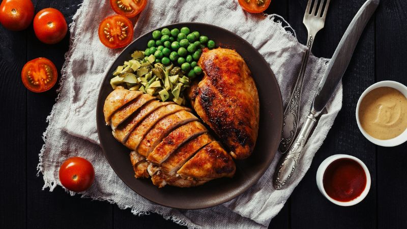 Ăn thịt gà có giảm cân không? Thịt gà chứa nhiều calo không?