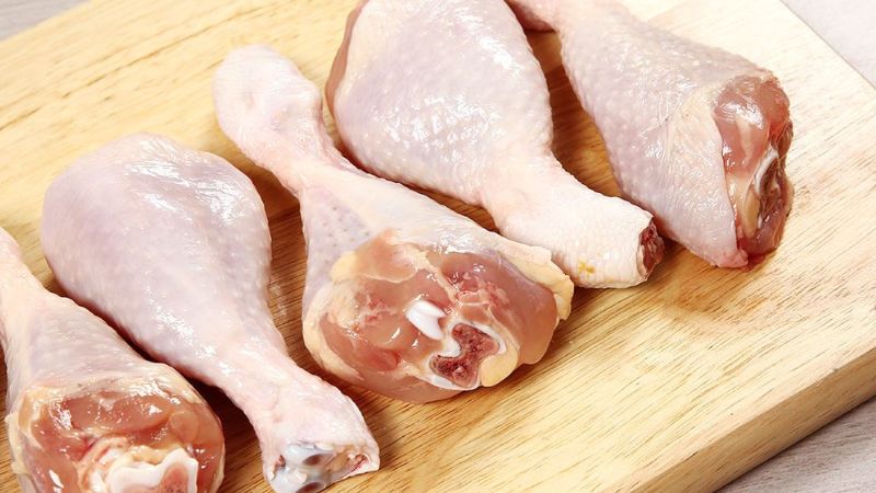 Ăn thịt gà có giảm cân không? Thịt gà chứa nhiều calo không?